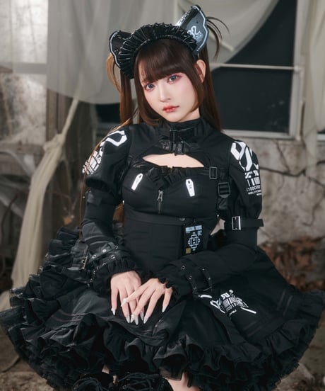 《エナメルメイドリボンカチューシャ》BLACK