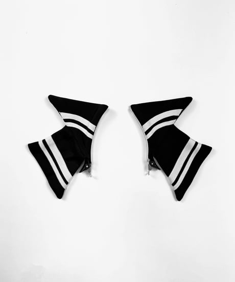《クソデカアンドロイドリボンクリップ》BLACK