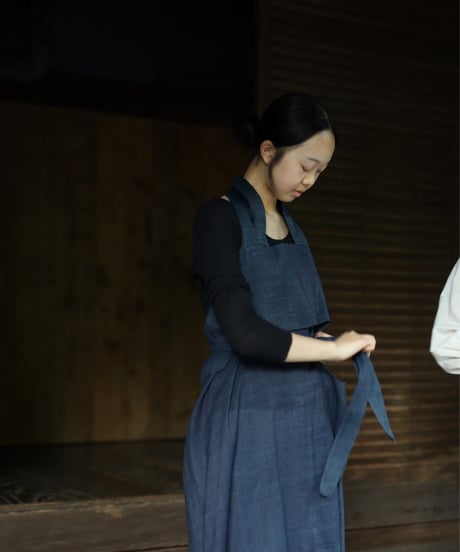 〔草木〕るりいろApron / MAKI TEXTILE STUDIO
