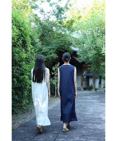 フリルドレス〈生成・紺〉