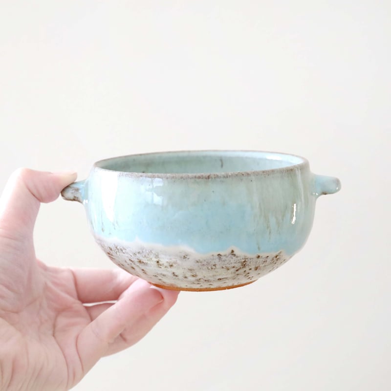 赤陶土と流れる水色の耳付きスープボウル 縁飴 | 創作工房 あめつち薫る