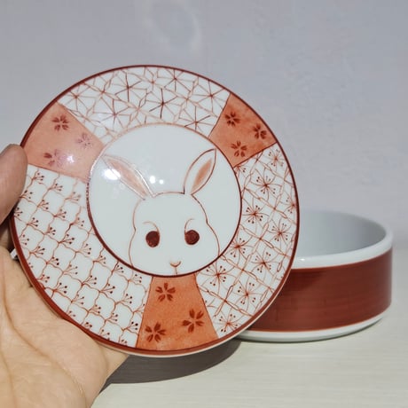 赤絵蓋物