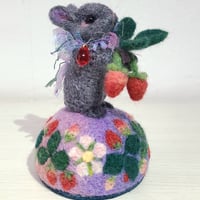 ［羊毛針刺し(ミニ)］ウサギ(ストロベリーガーデン)