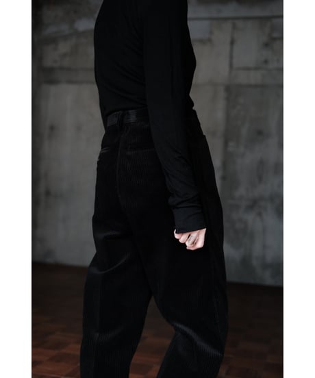 BISOWN / MIXED-WALE CORDUROY NOTUCK SLACKS(BLACK)