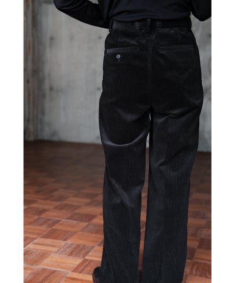 BISOWN / MIXED-WALE CORDUROY NOTUCK SLACKS(BLACK)