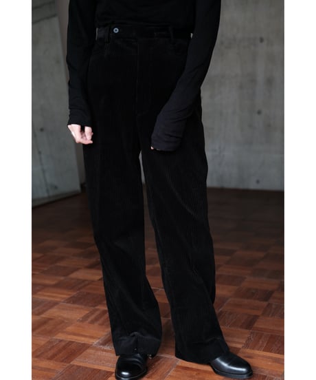 BISOWN / MIXED-WALE CORDUROY NOTUCK SLACKS(BLACK)