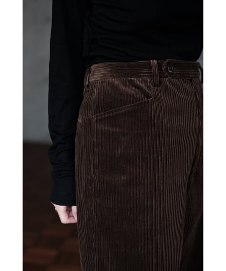 BISOWN / MIXED-WALE CORDUROY NOTUCK SLACKS(BROWN)