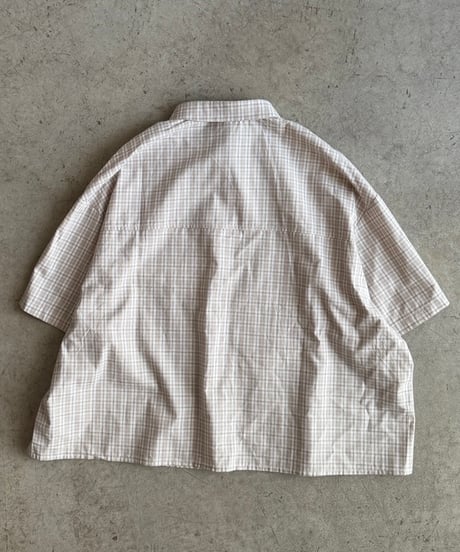 switch color check shirt