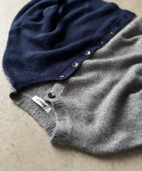 color separate cardigan