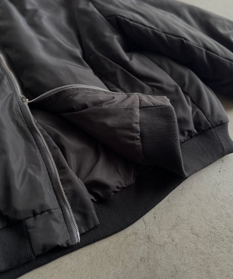 〈atelier〉wide zip down blouson