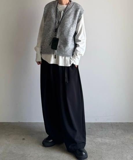 front zip knit vest