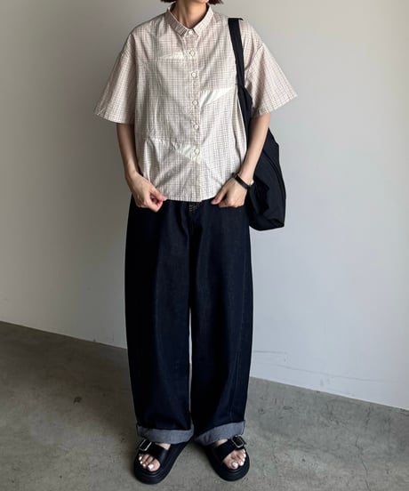 switch color check shirt