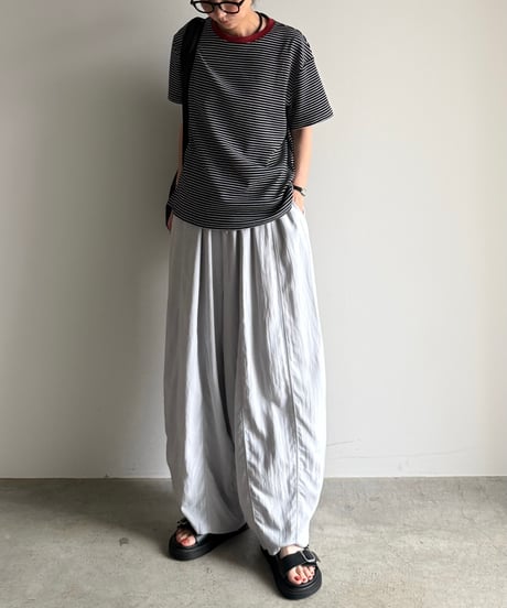 color neck border t-shirt