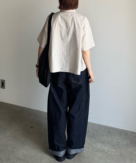 switch color check shirt