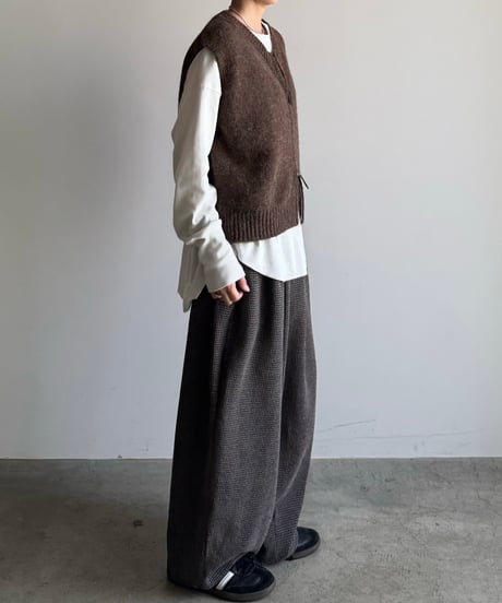 front zip knit vest