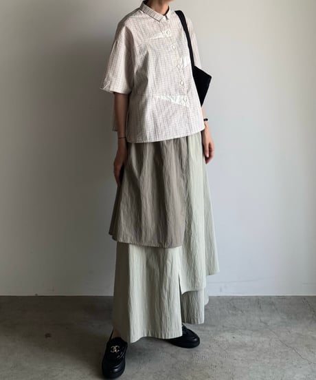 switch color check shirt