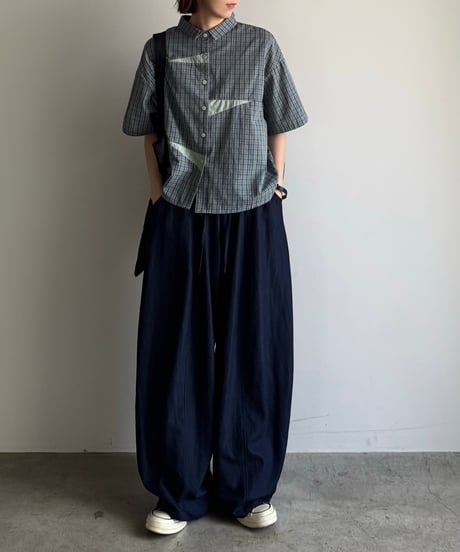 switch color check shirt