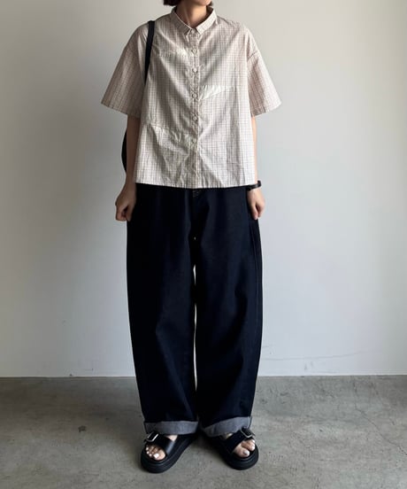 switch color check shirt