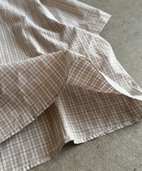 switch color check shirt