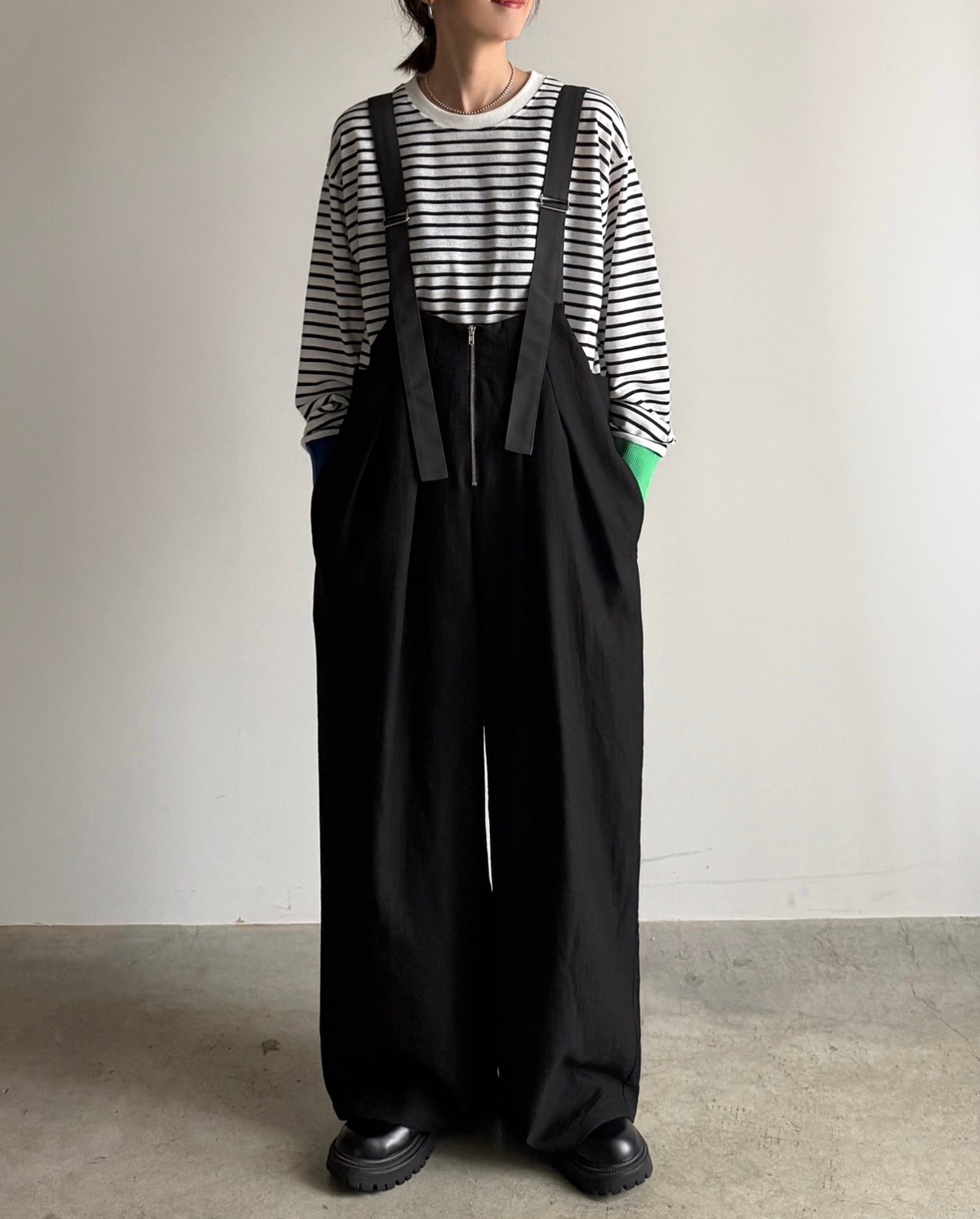 Alumu. タグ付き新品　bicolor wide salopette two tuck zip salopette | ARULLE