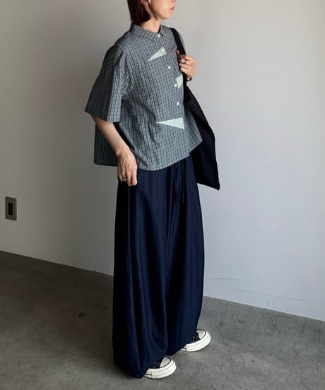 switch color check shirt