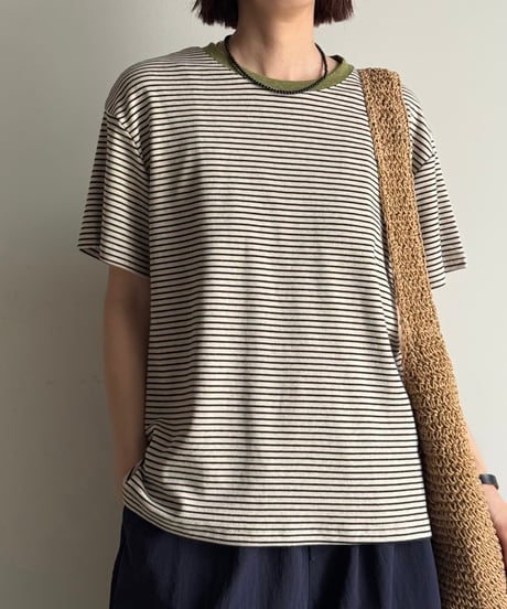color neck border t-shirt