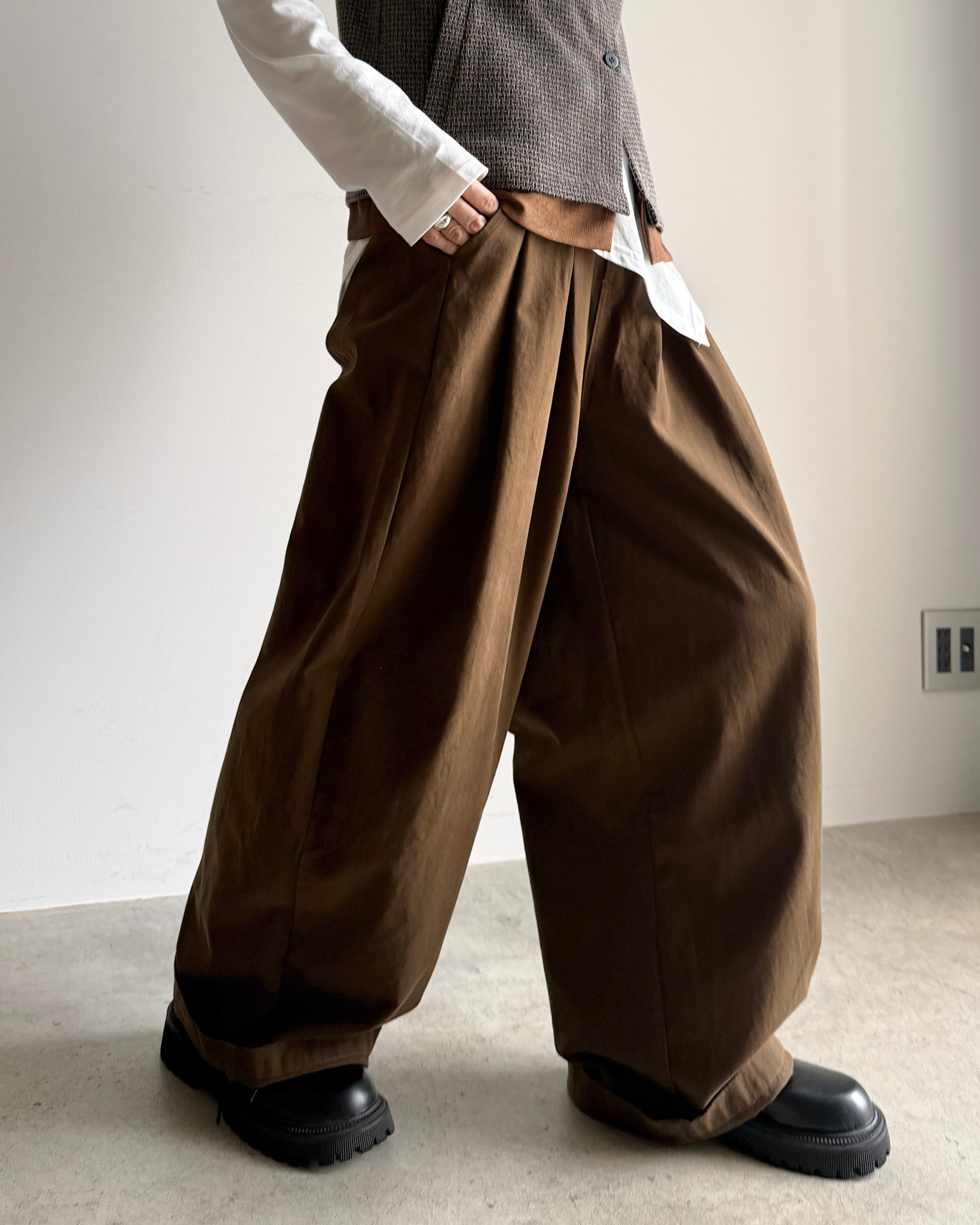 wide two tuck pants【予約商品】 | ARULLE