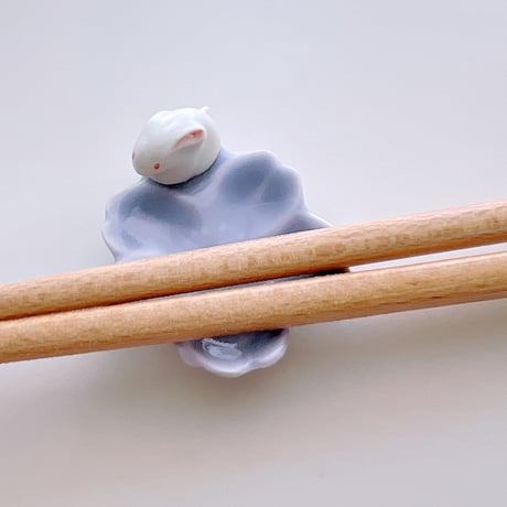 【波佐見焼】西海陶器　さくら兎 花箸置　青 【メール便アイテム】　はしおき