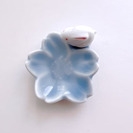 【波佐見焼】西海陶器　さくら兎 花箸置　青 【メール便アイテム】　はしおき