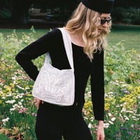 FOUNTAIN CROCHET BAG (DOVE / WHT)