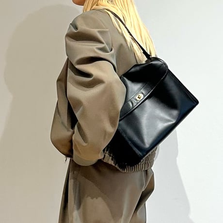 LEATHER FLAP BAG M