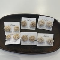 ビーズ刺繍のピアス、イヤリング（e-tomou）