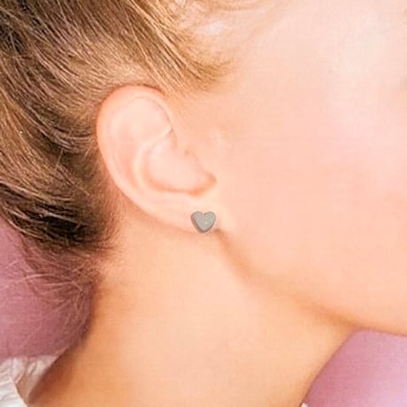 TINY HEART STUD ピアス/イヤリング
