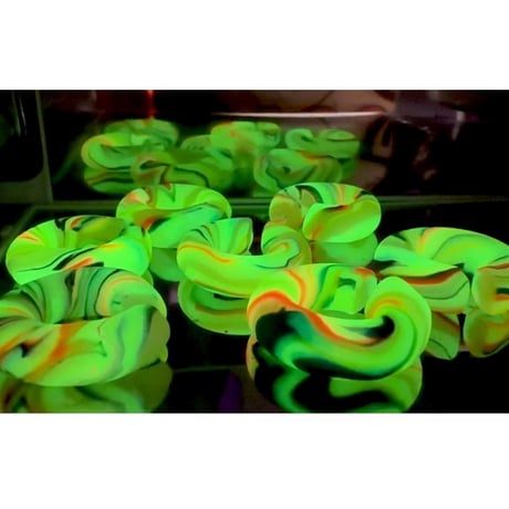 RAINBOW MARBLE GLOW mat イヤーカフ