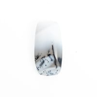 デンドリティックオパール 8.3ct｜夏の陽射しに輝く、静寂の雪景色