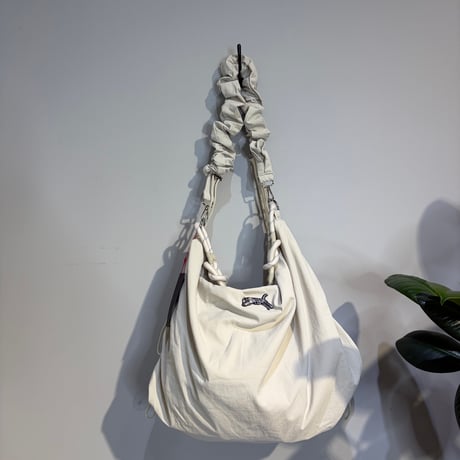 【TRANOI.】TORA cloud gather bag M［26-0247］