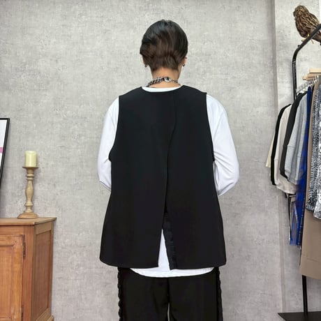 【TRANOI.】バックスリットキーネックジレ［214R228］