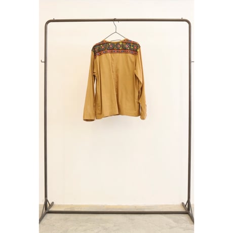 【LeMelange】刺繍ノーカラーブルゾン《CAMEL》［8713805］