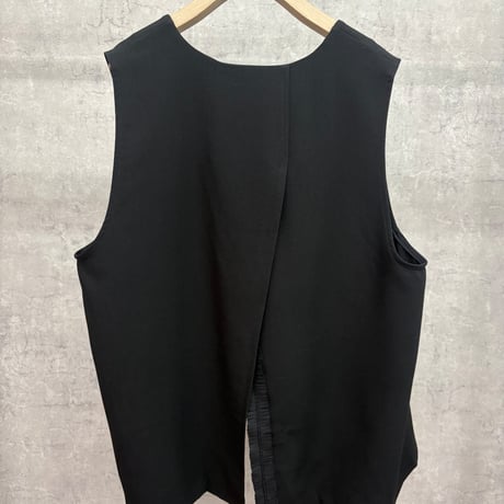 【TRANOI.】バックスリットキーネックジレ［214R228］
