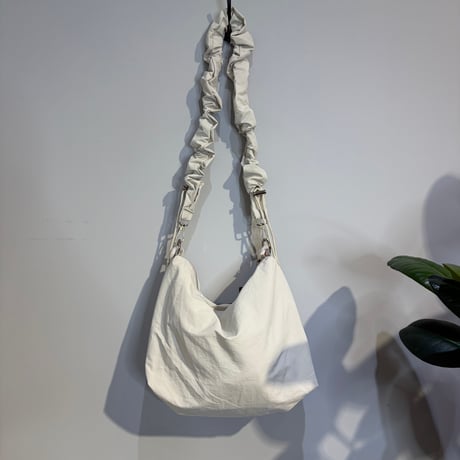 【TRANOI.】TORA cloud gather bag S［26-0246］