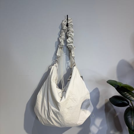 【TRANOI.】TORA cloud gather bag M［26-0247］