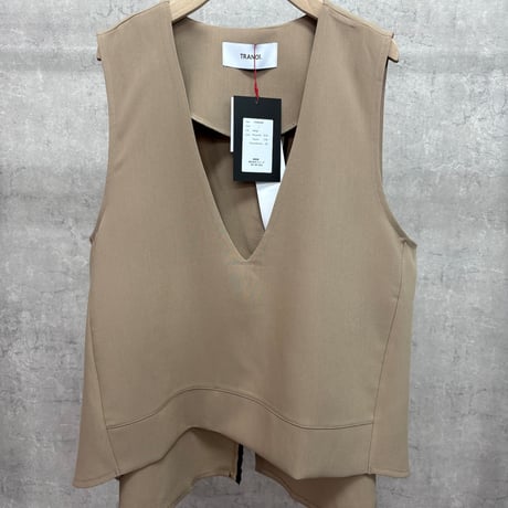 【TRANOI.】バックスリットキーネックジレ［214R228］