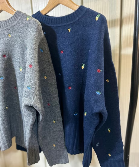 MIDVEIN 花柄刺繍ニット