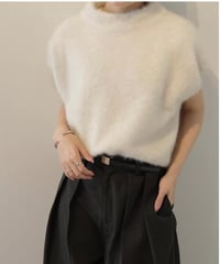Lilly Linque ラクーンハイネックベスト