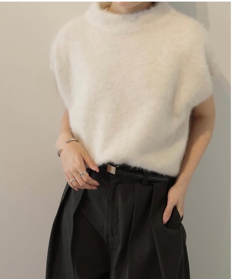 Lilly Linque ラクーンハイネックベスト