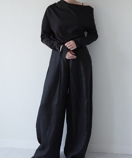 Vaneum SLOPED SHOULDER TOPS