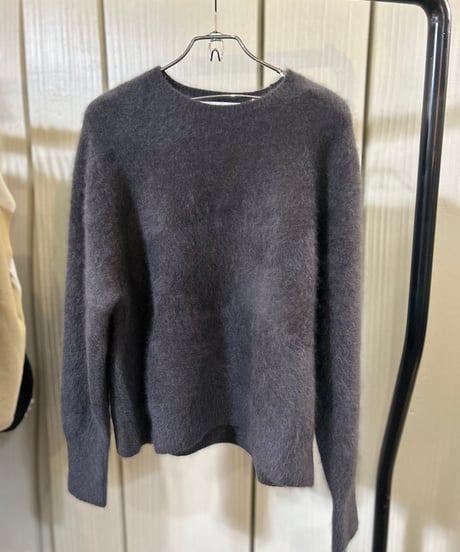 Lilly Lynque ラクーンクルーネックトップス
