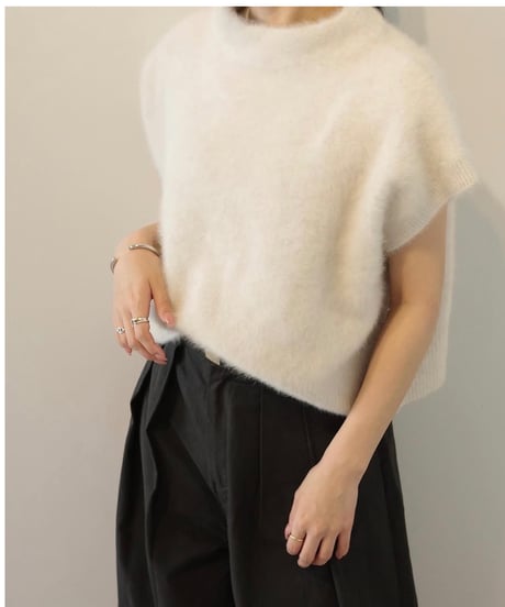 Lilly Linque ラクーンハイネックベスト