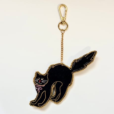ザリ刺繍／黒猫／バッグチャーム