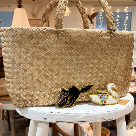 ザリ刺繍／黒猫／バッグチャーム